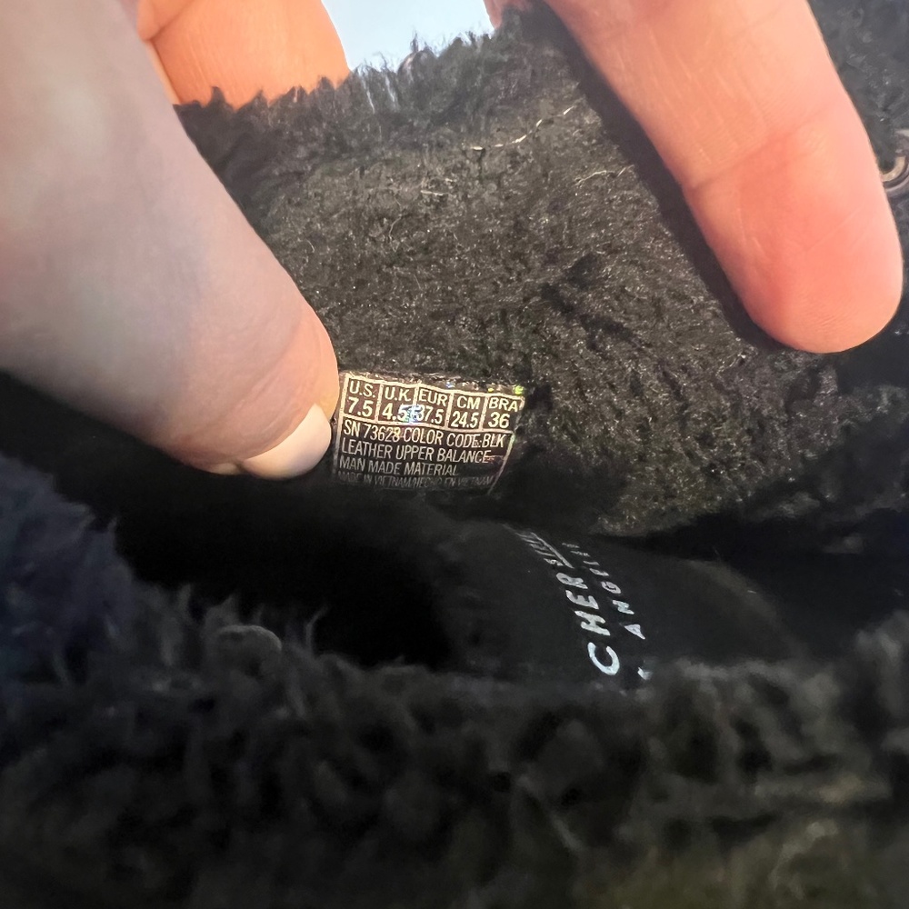 Skechers sneakers 7.5 size